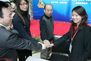 大學生科技成果何以“自娛自樂”？科研之路需“兩條腿”并行